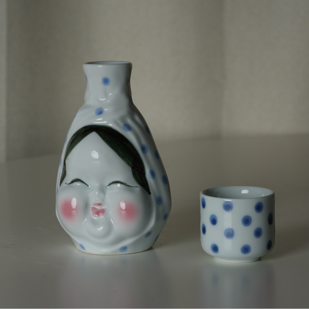 Japanese Arita Ware porcelain sake bottle‎ (tokkuri) A16